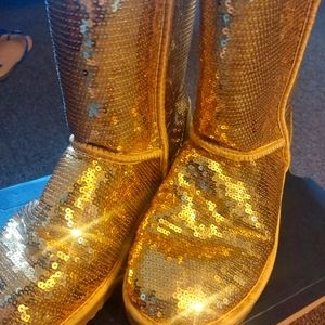 Like New Beautiful Warm Uggs💛